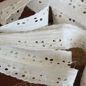 Vintage White Eyelet Lace Trim 1.25", 2 Yards, Scalloped Edge